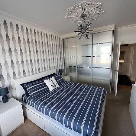 Fantastic 3 Bedroom Holiday Home Милпорт Екстериор снимка